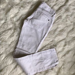 White skinny jeans